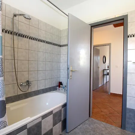House Orbanin 1092 Ferienhaus *